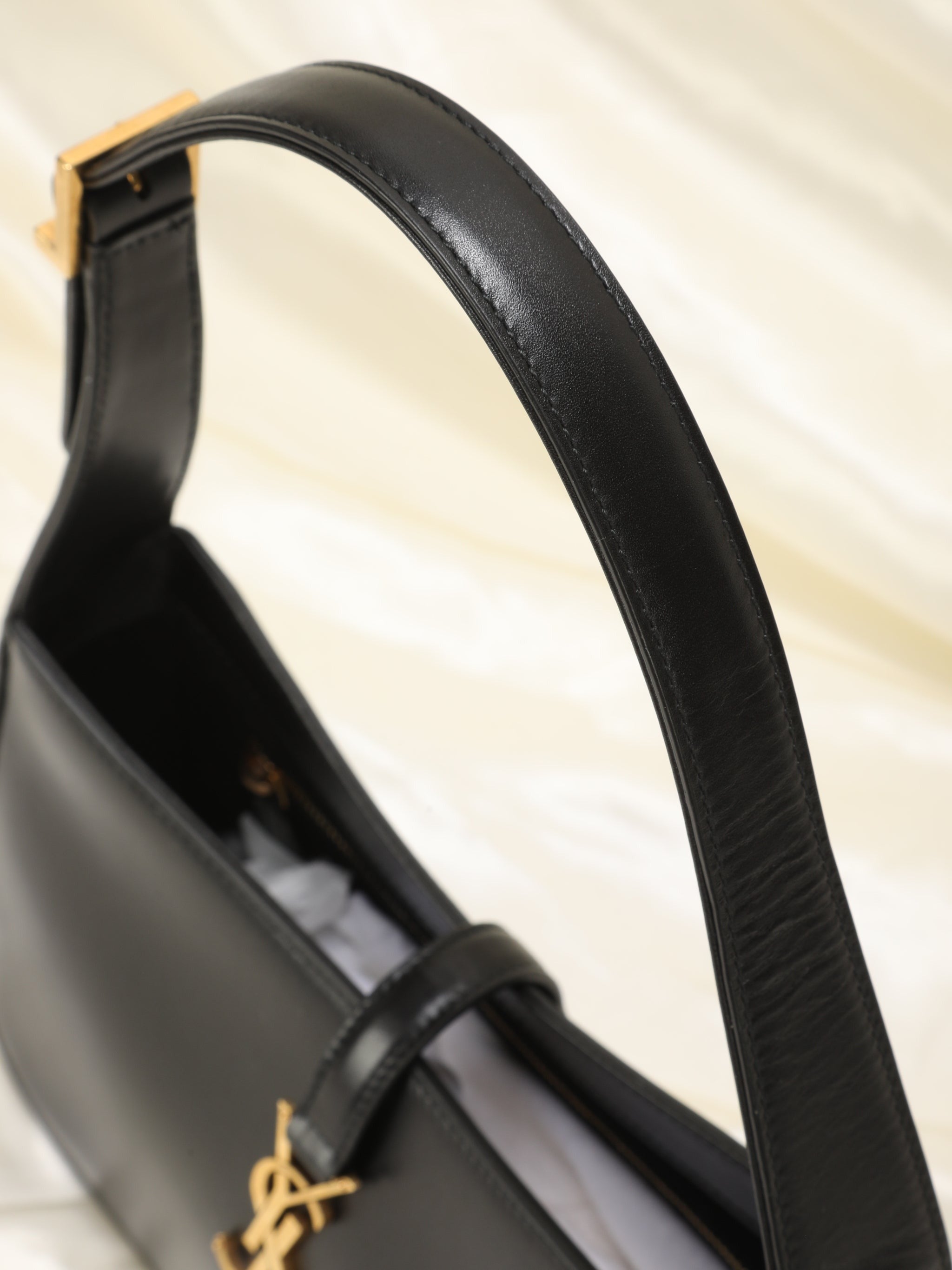 Saint Laurent Le 5 ¨¤ 7 Hobo Bag In Patent Leather - Black - Women