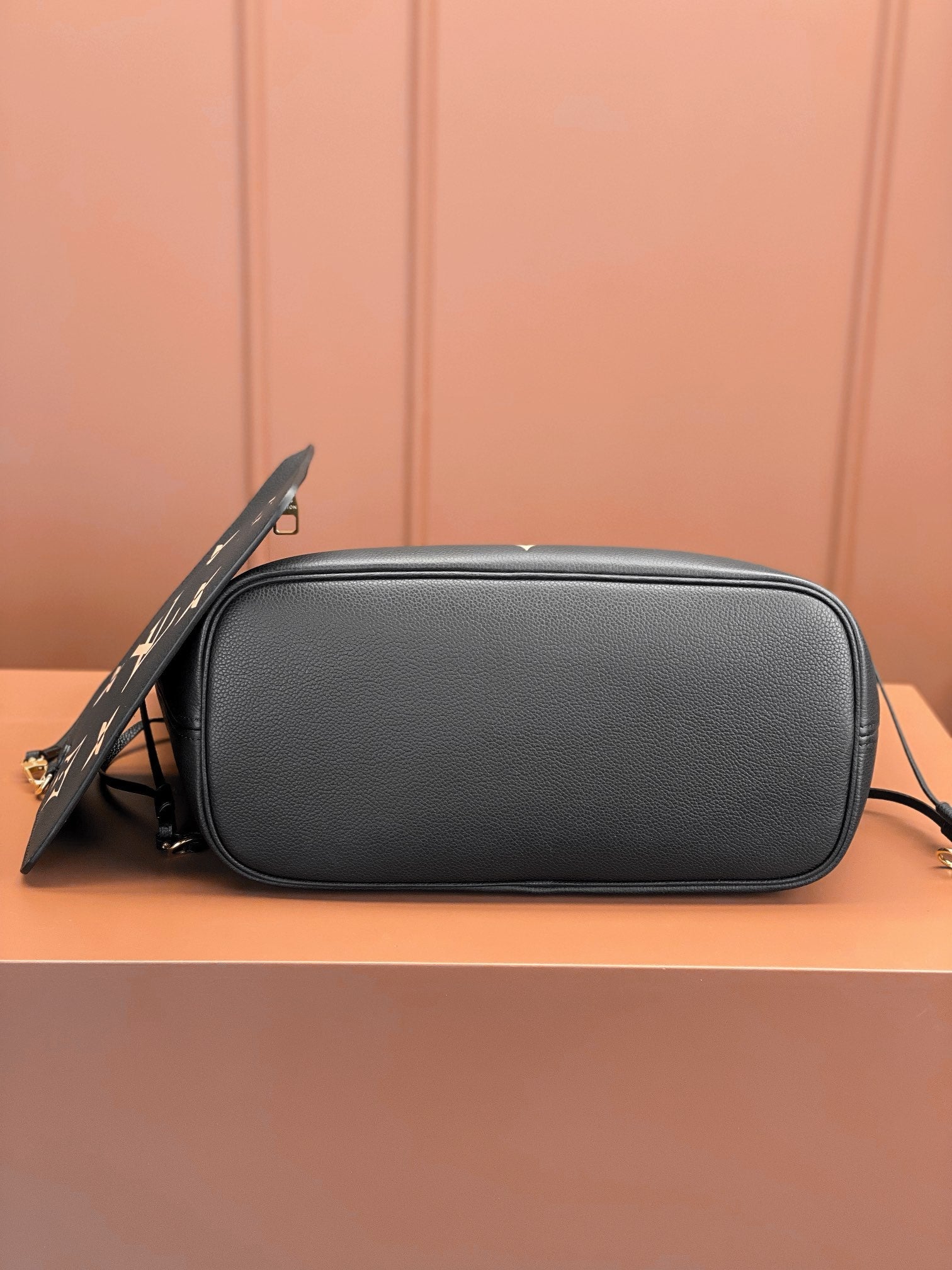 Louis Vuitton LV  M58907 Neverfull MM Bag 31x28x14cm Black