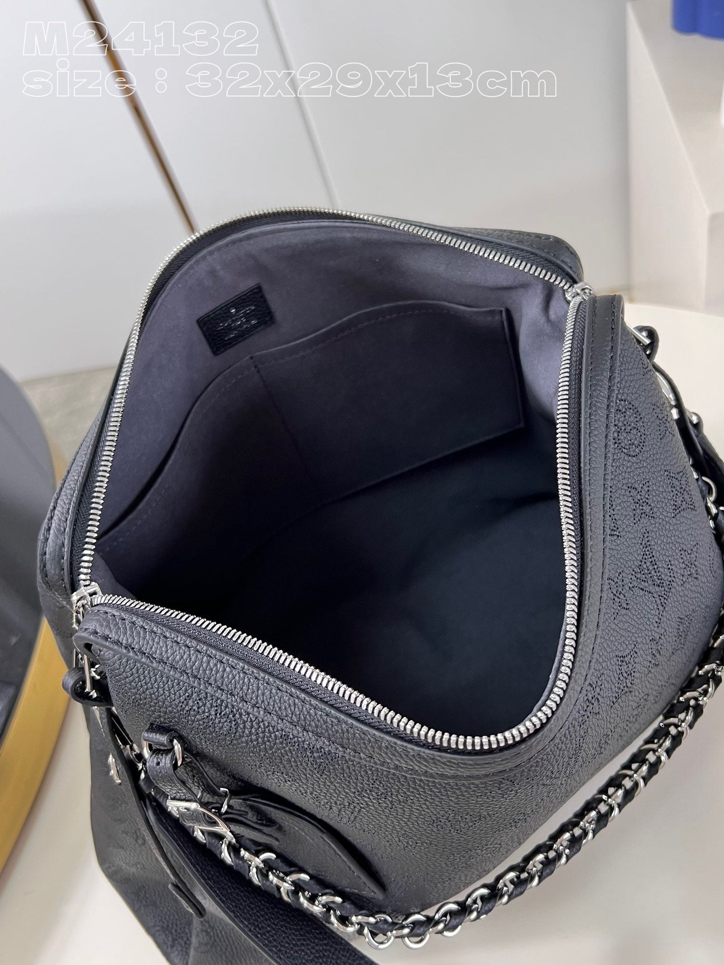 Louis Vuitton Mahina Hand It All Bag Black M24132, 32x29x13cm