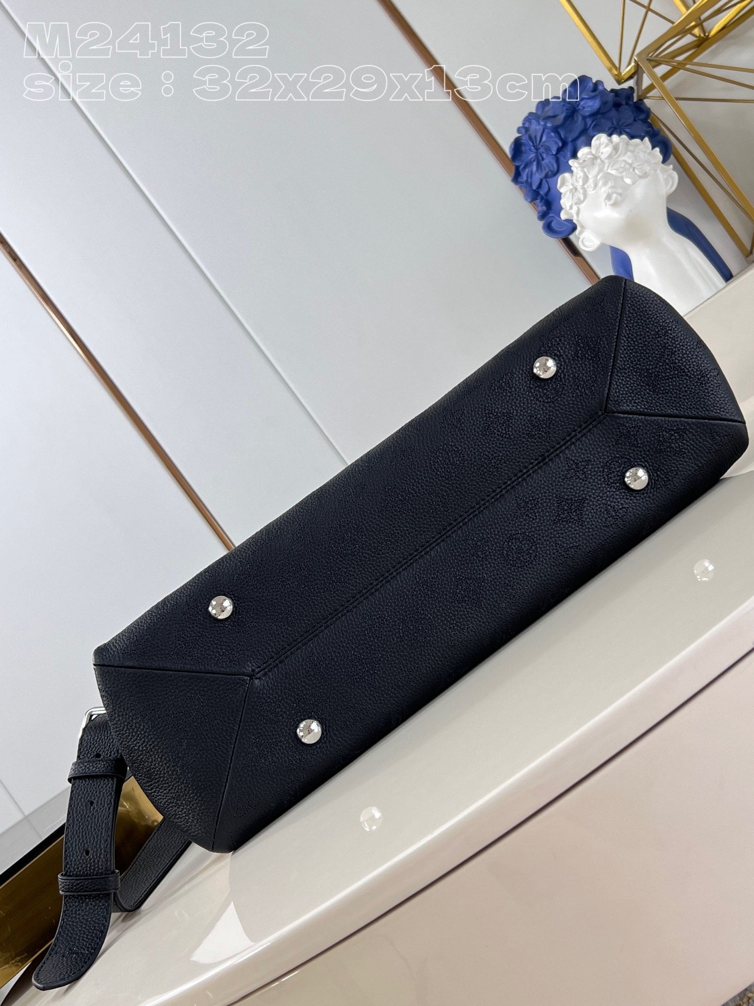 Louis Vuitton Mahina Hand It All Bag Black M24132, 32x29x13cm